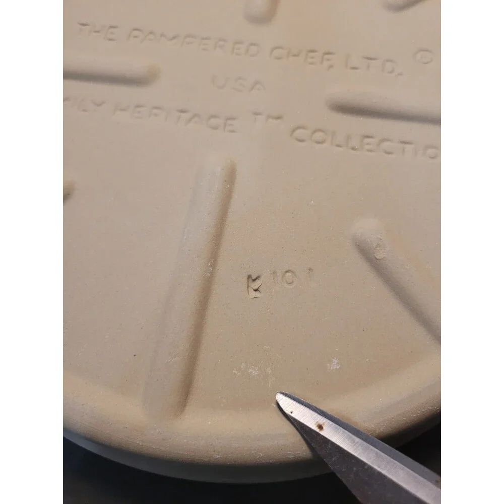 Pampered Chef Family Heritage Collection Round Deep Dish Stoneware